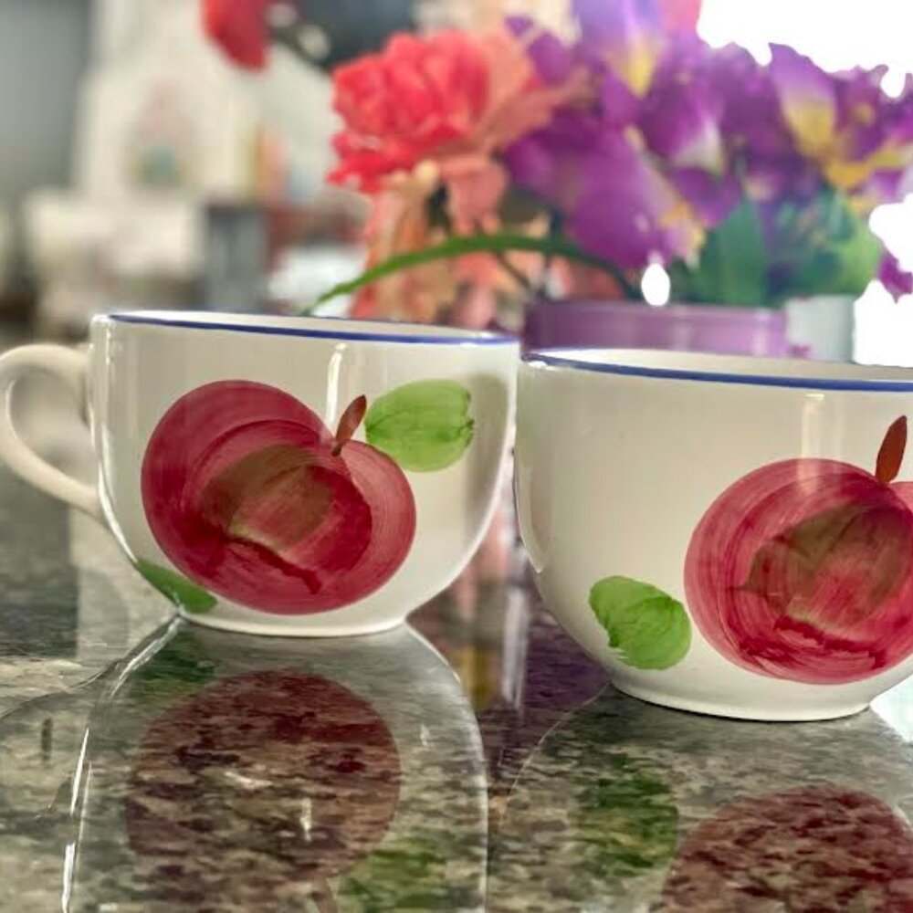 Vintage Rio Stetson Mugs: Red Apple & Green Leaf Design